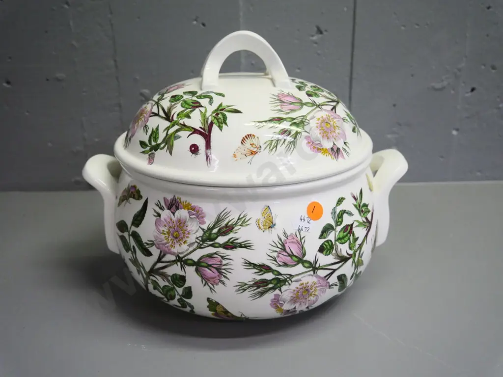 Portmeirion 'Botanic Garden' large lidded casserole H-250 W-270 at handles Image 1++