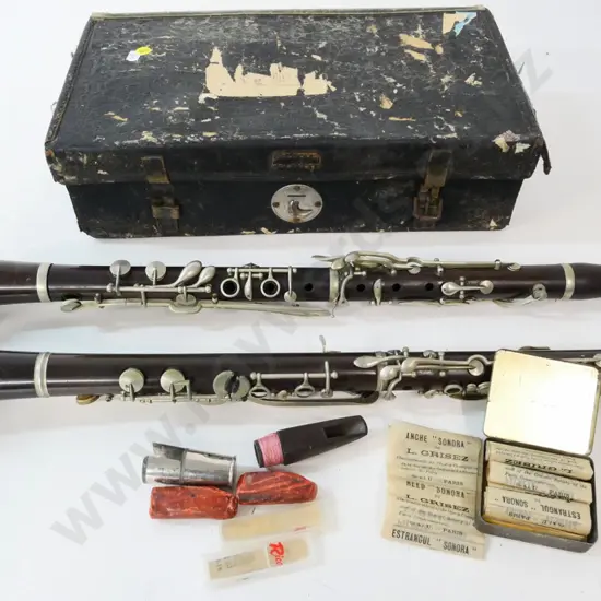 2 vintage clarinets, unsure of playing condition, slightly larger has no mouthpiece, includes reeds & battered case
