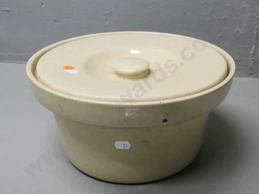 Timaru Potteries lidded (commode insert?) Image 1++