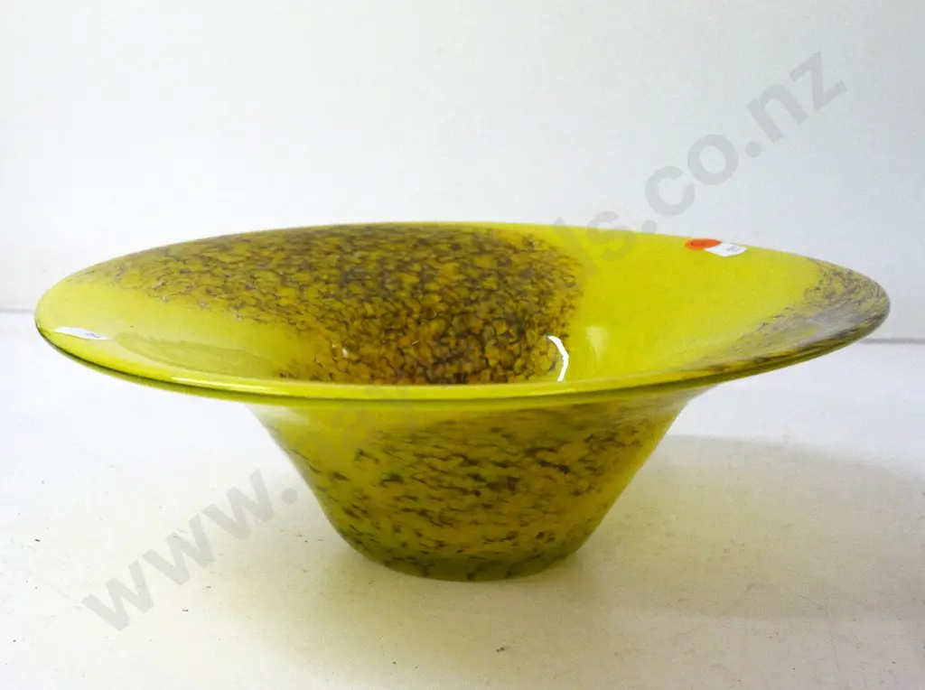 art glass bowl - yellow with swirl pattern. Diameter 260 Image 1++