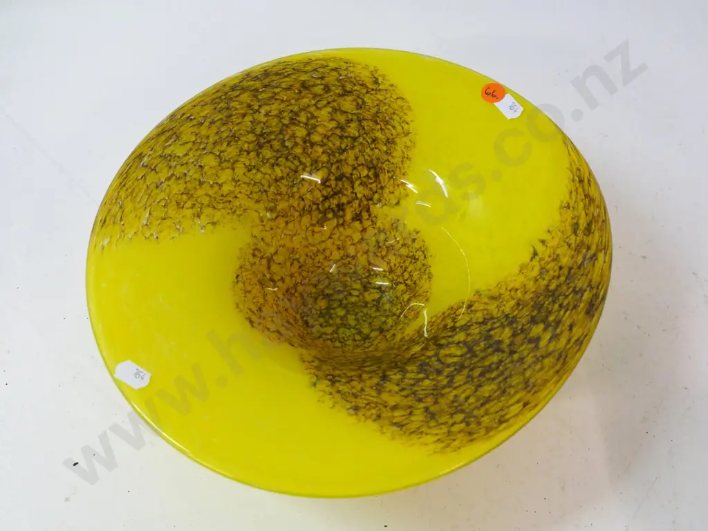 art glass bowl - yellow with swirl pattern. Diameter 260 Image 1++