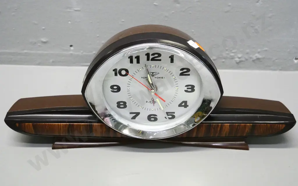 "Tokyo Tokei" Japanese wind-up plastic-cased mantel/table alarm clock H-130 W-300 Image 1++