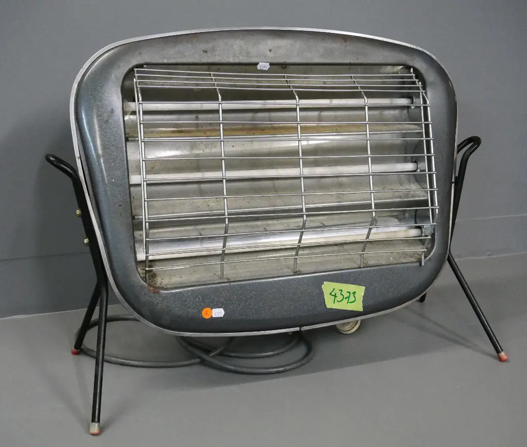 retro Sunray / Steelway Dunedin 3-bar electric heater - some corrosion. H-510 W-630 Image 1++