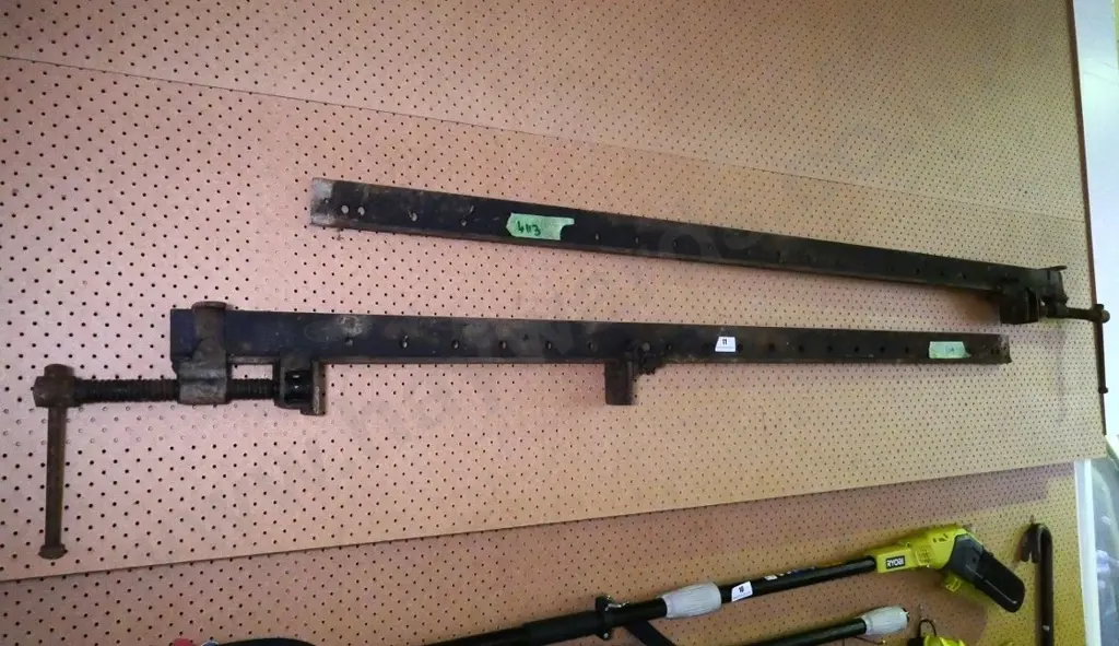 pair of heavy duty rusty sash clamps Image 1++