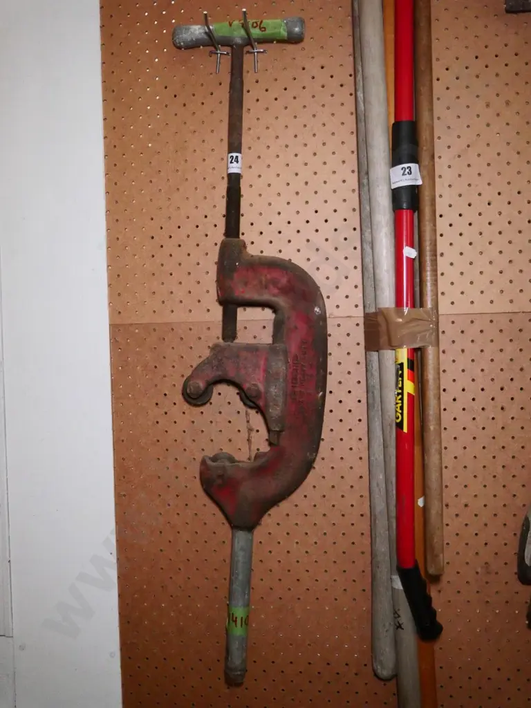 heavy duty pipe cutter Image 1++