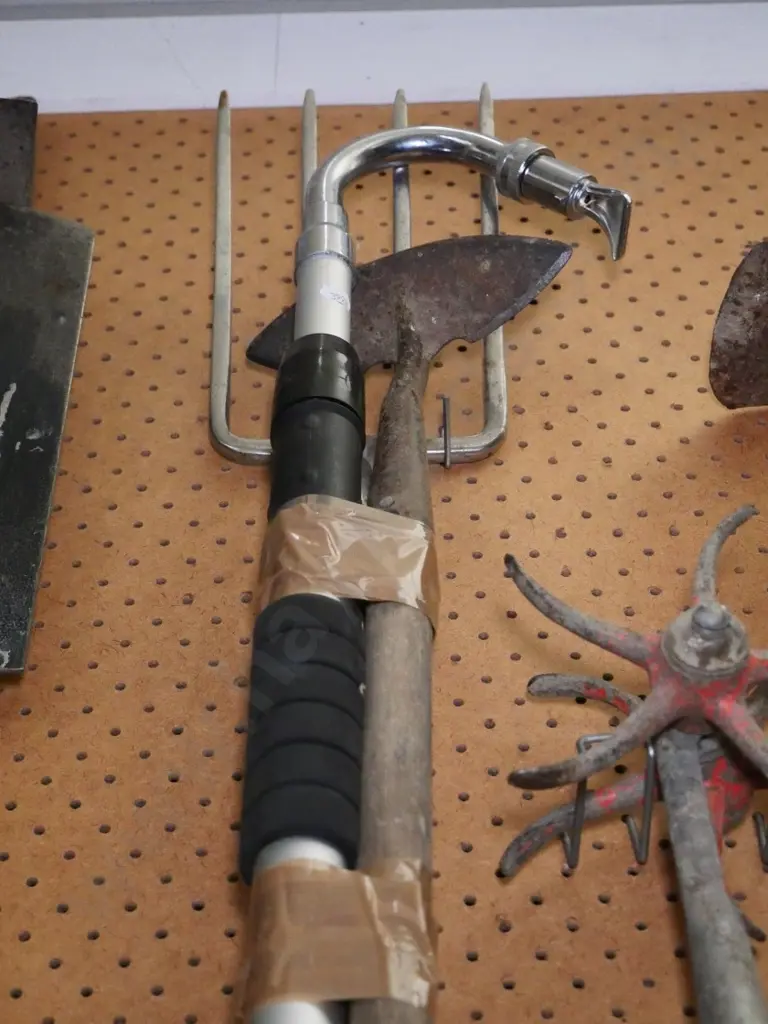 fork, hoe and gutter wand Image 1++
