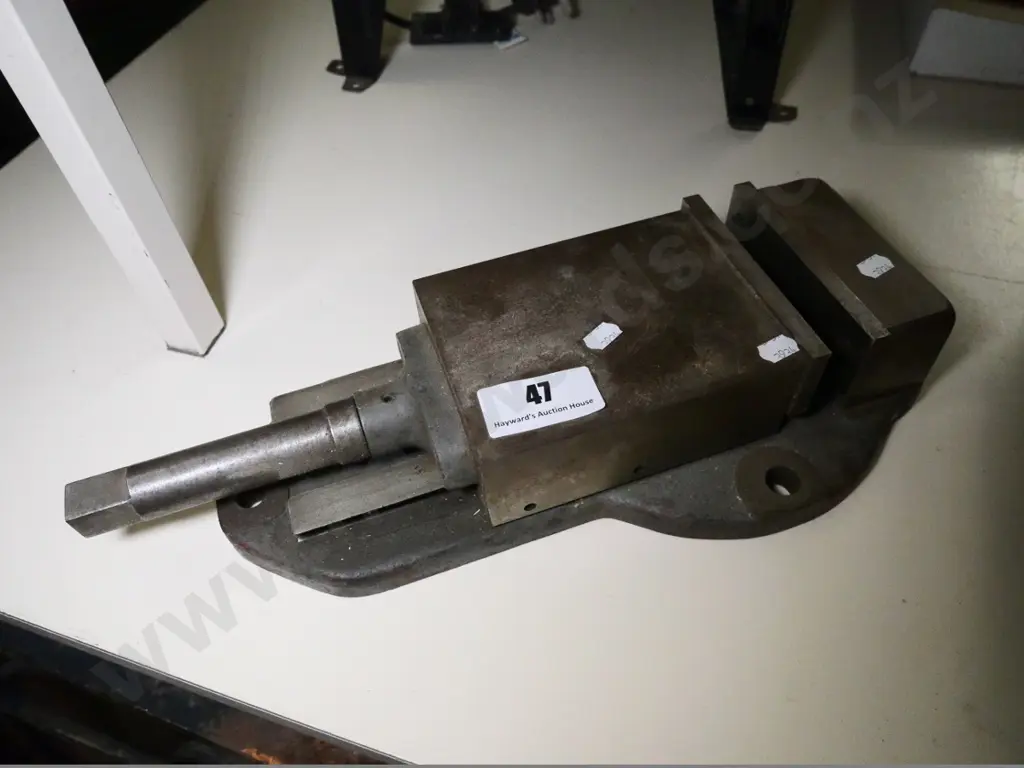 engineer's milling machine vise Image 1++