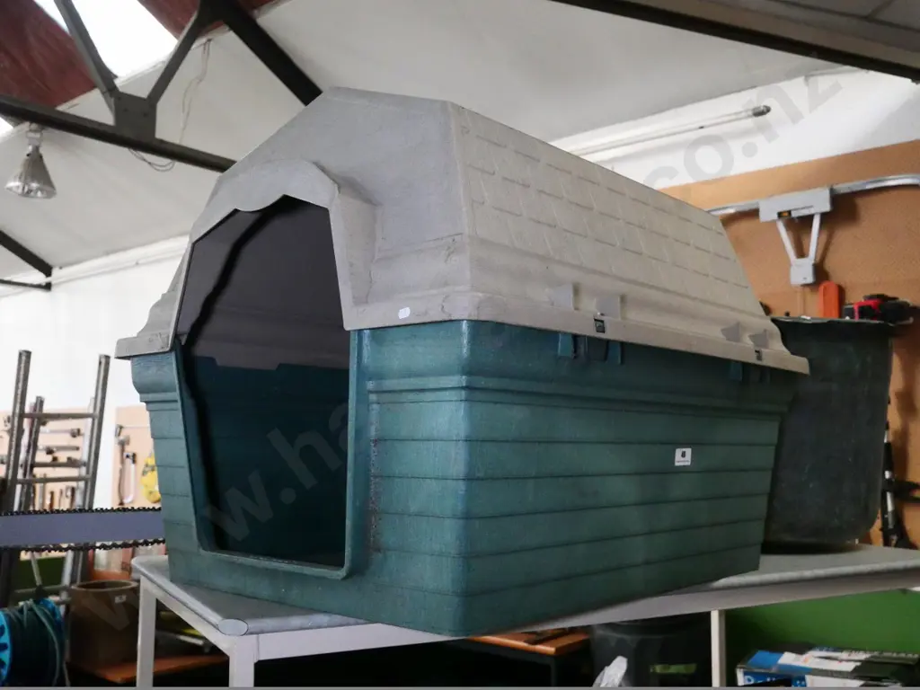 plastic dog kennel Image 1++
