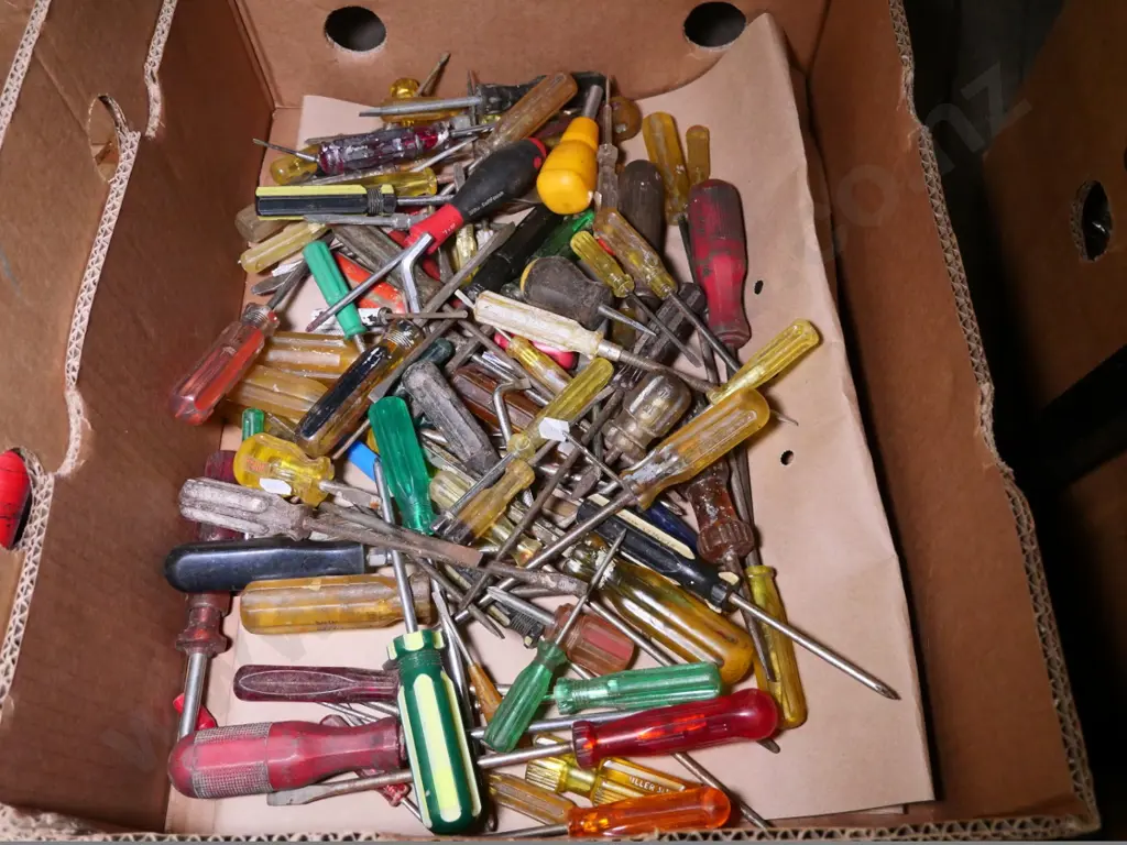 box of screwdrivers Image 1++