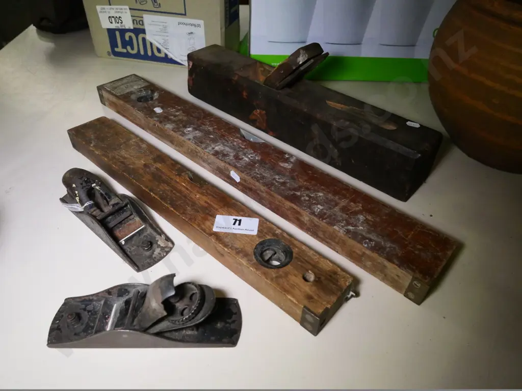 wooden levels, wooden plane and 2 bullnose planes Image 1++