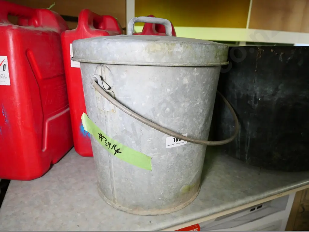 galvanised ash bucket Image 1++