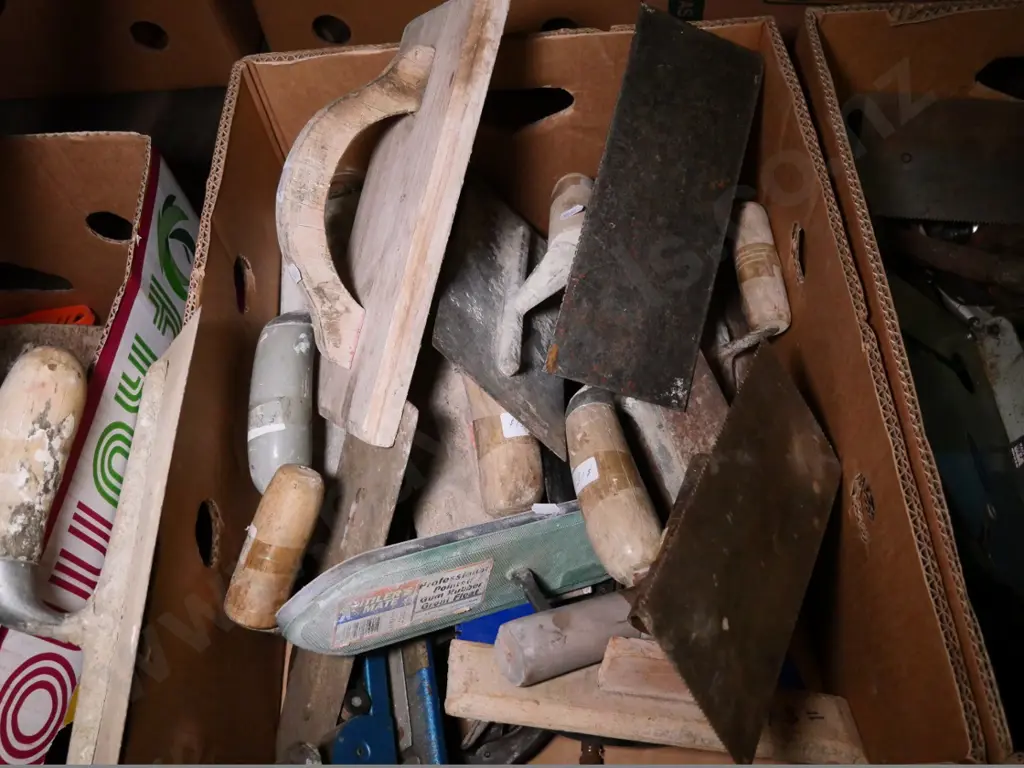 box of old plastering floats Image 1++