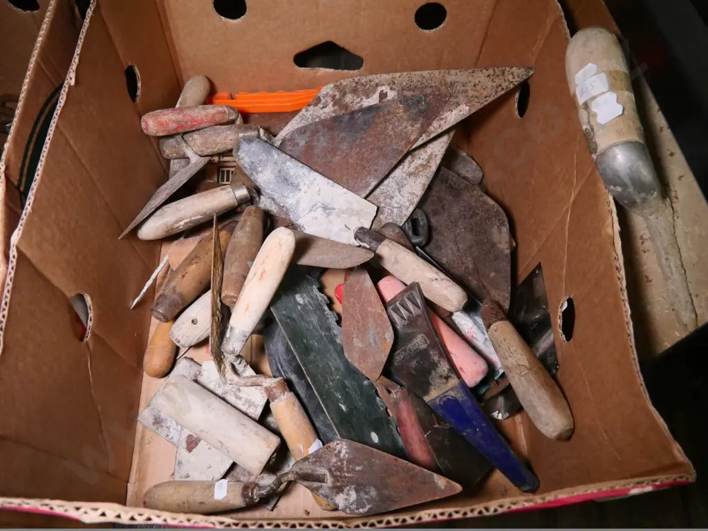 box of rusty plastering floats Image 1++