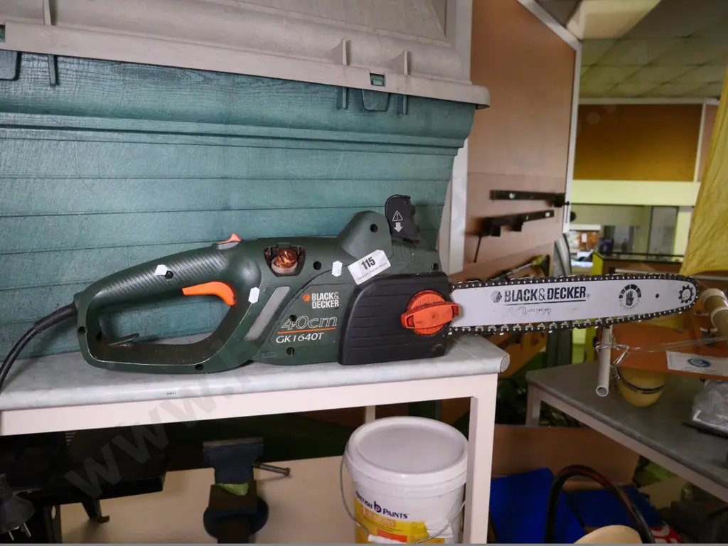 Black & Decker electric chainsaw - missing oil cap Image 1++