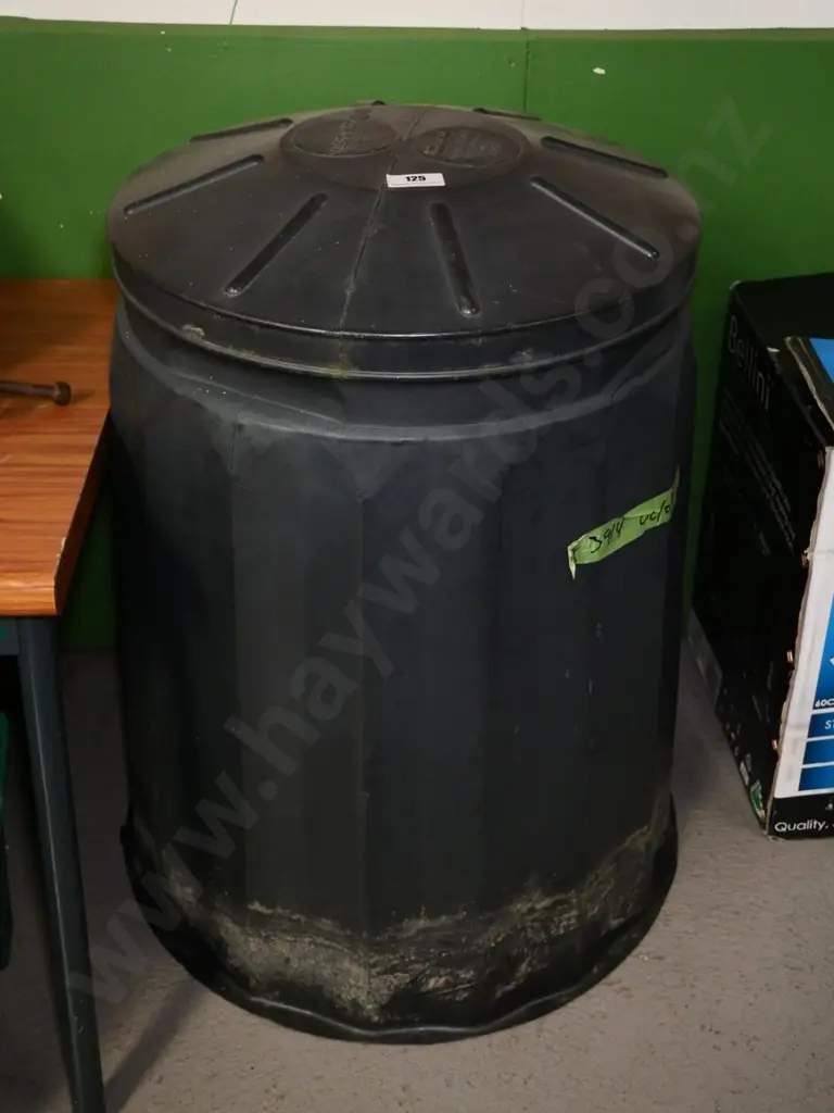 black plastic compost bin Image 1++
