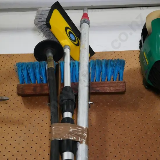 telescopic window brush, painter's pole, broom, etc.