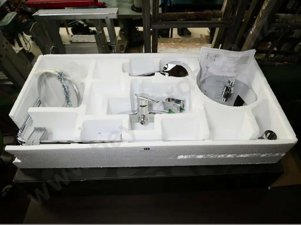 as-new single handle shower mixer Image 1++