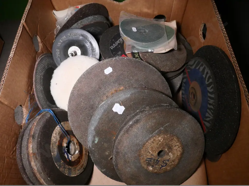 box of grinding discs Image 1++
