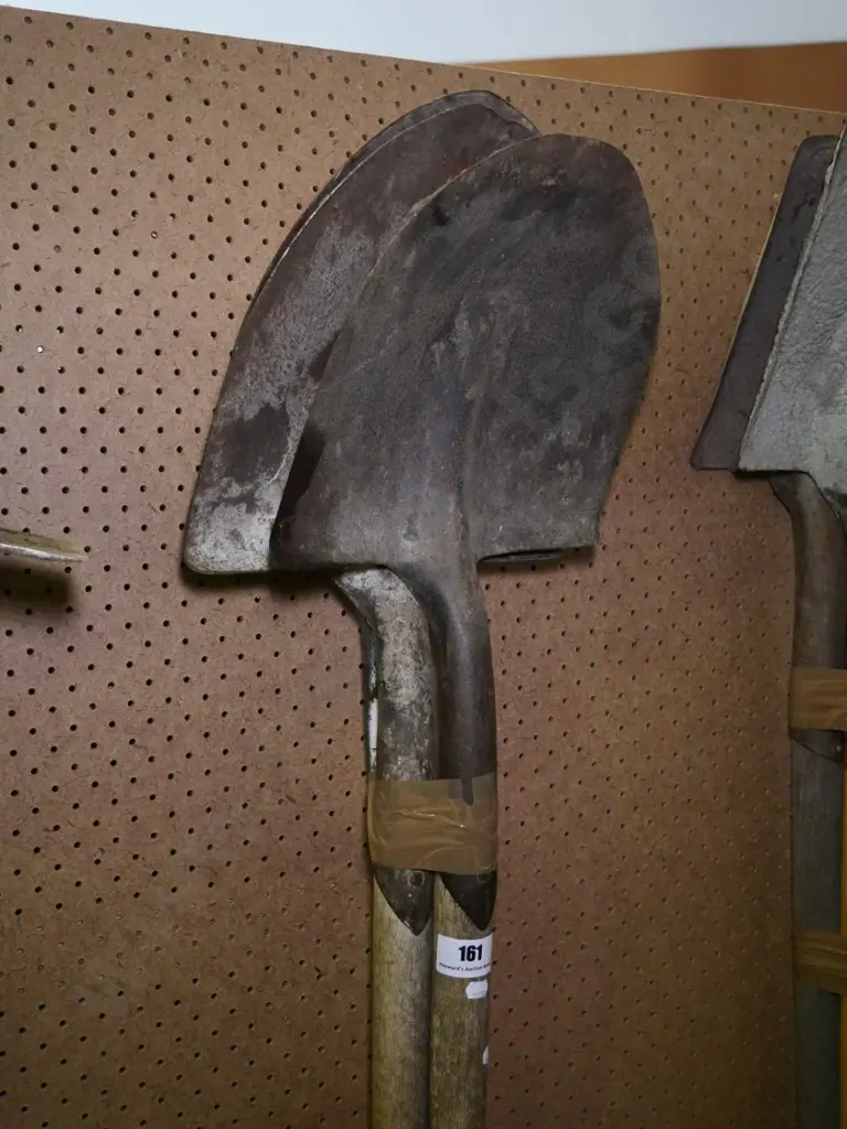 3 shovels Image 1++