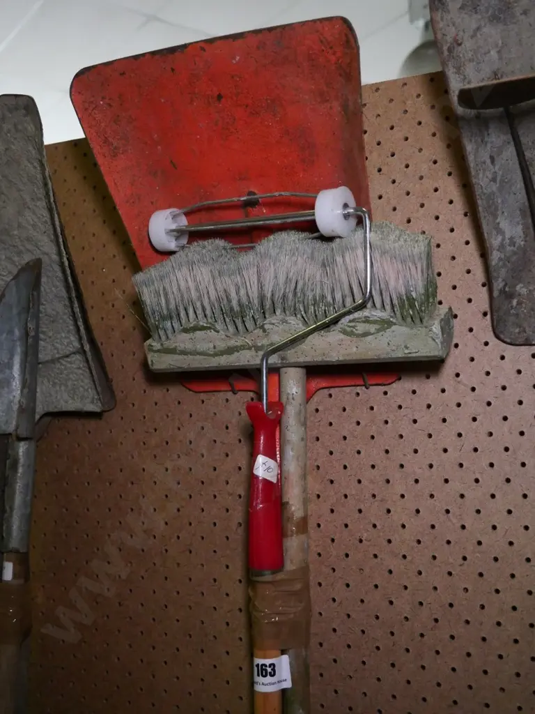 wide-mouth shovel, roofing brush, paint roller Image 1++