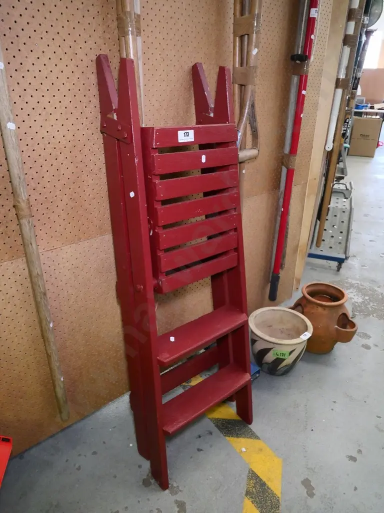 wooden 3-step ladder Image 1++