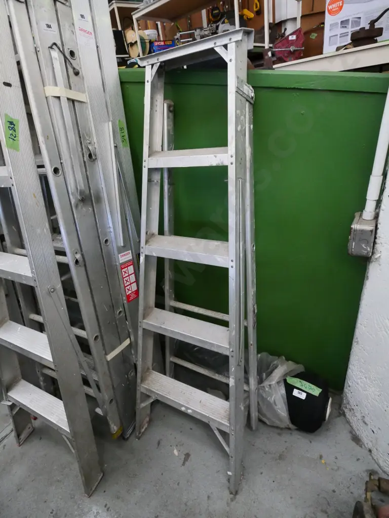 4-step aluminium ladder Image 1++