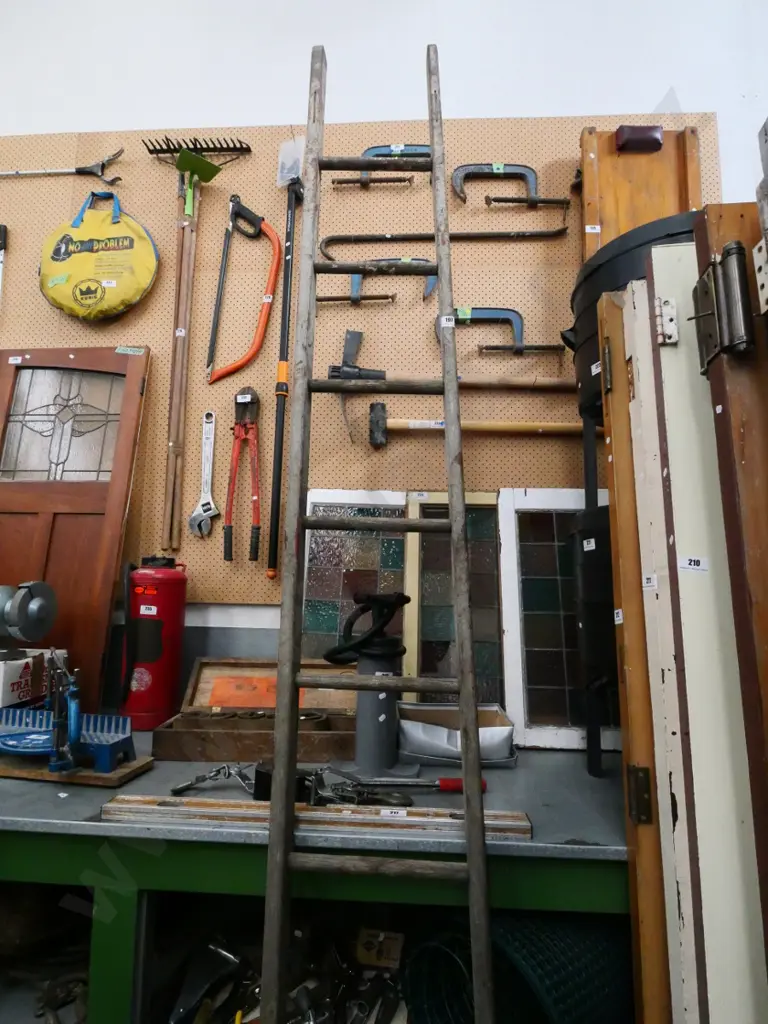 part wooden extension ladder Image 1++