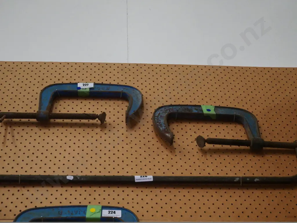 pair of G-clamps - blue dots Image 1++