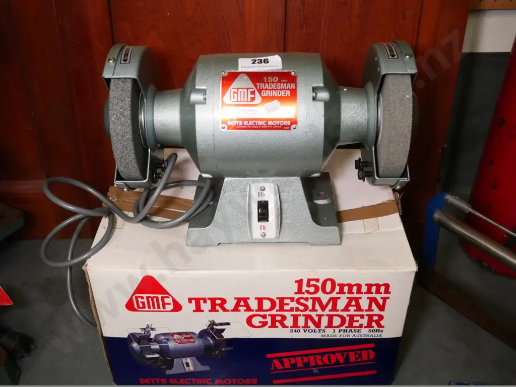as-new 150mm benchtop grinder Image 1++