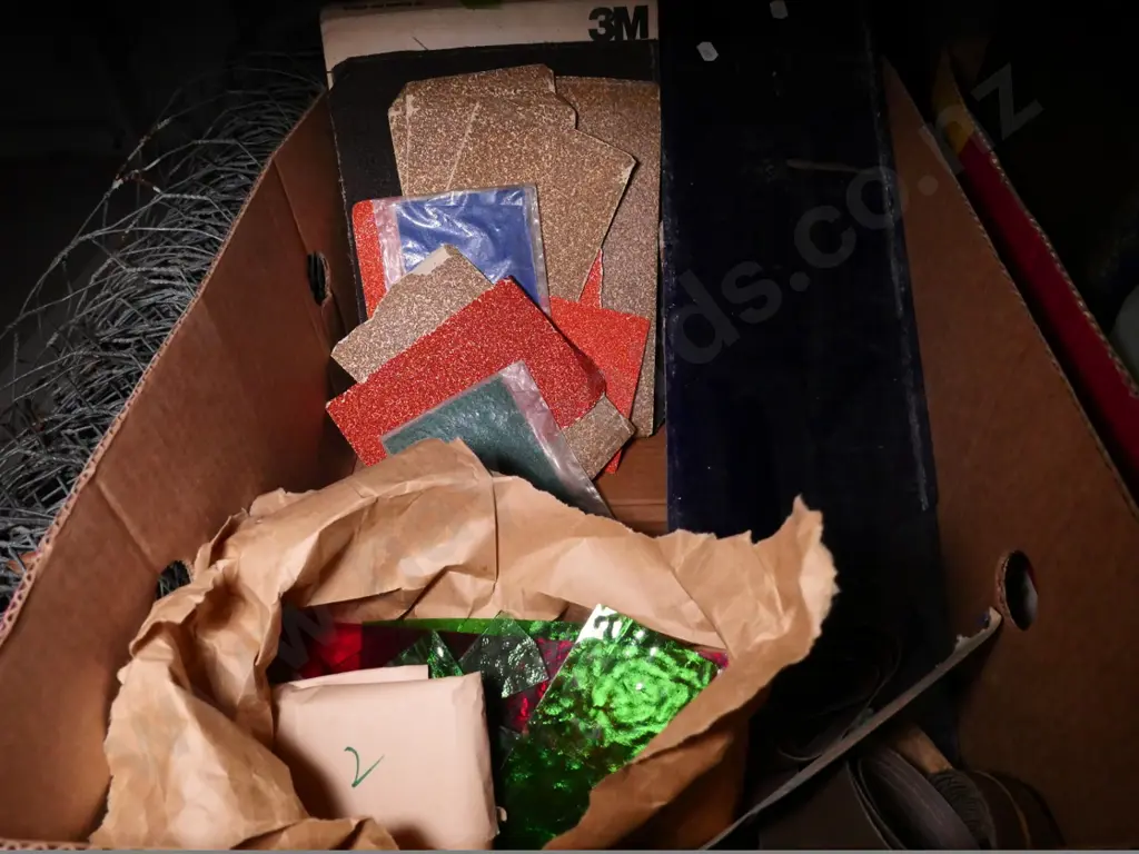 box of assorted pieces of coloured glass Image 1++