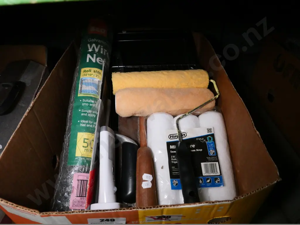 allsorts: paint rollers, plastering float, wire netting, etc. Image 1++