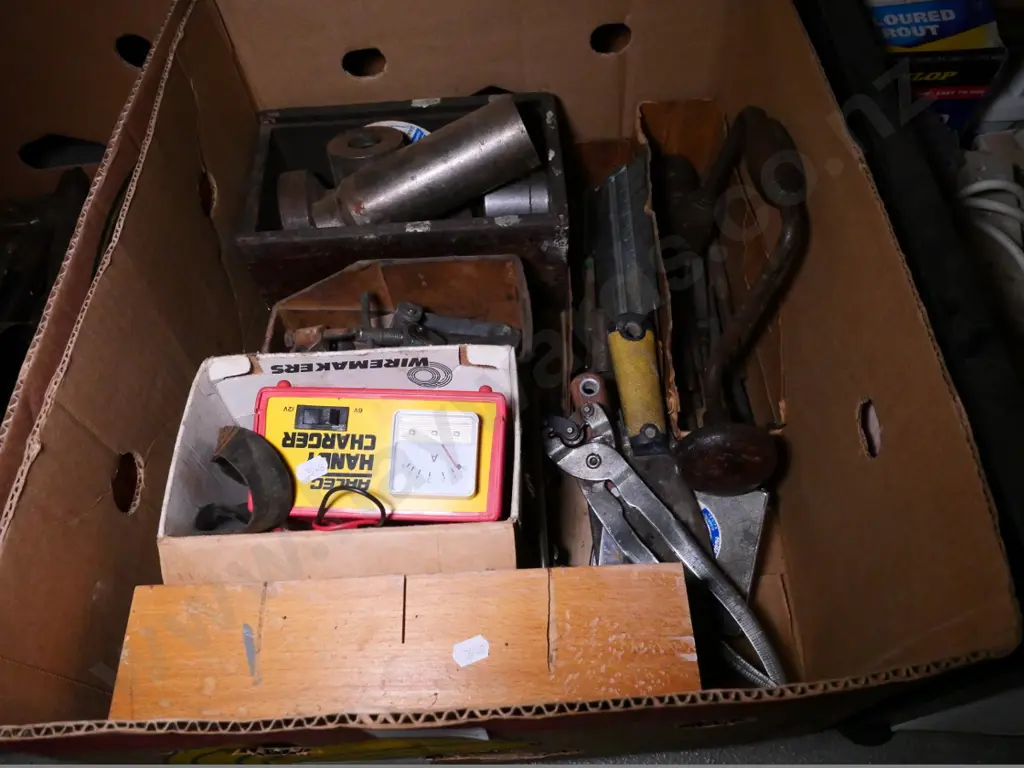 box of battery charger, mitre box, etc. Image 1++