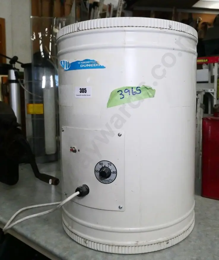 small hot water cylinder Image 1++