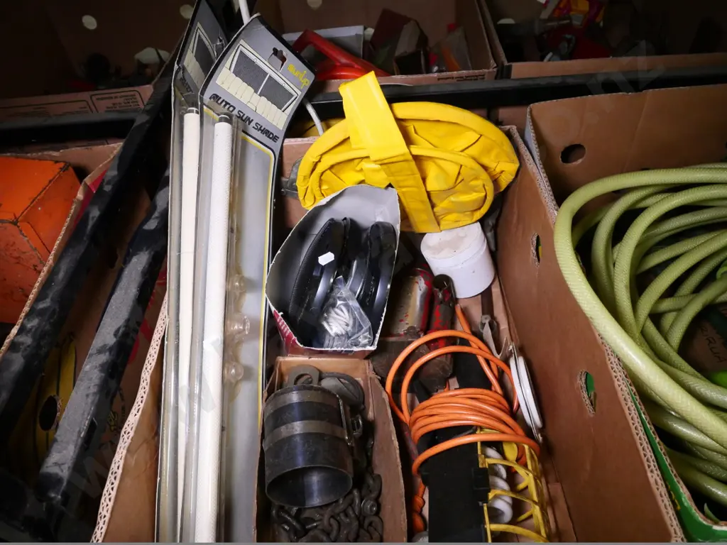 box of trouble light, bottle jack, valve puller, etc. Image 1++