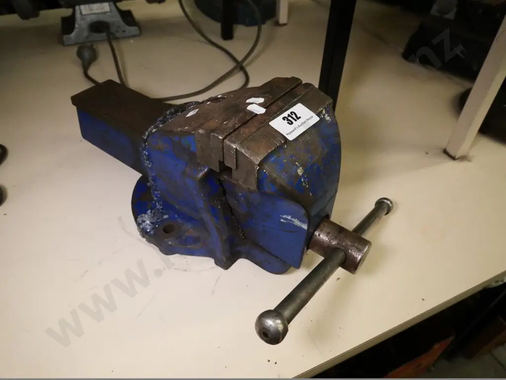 Record No. 5 engineer's vise Image 1++