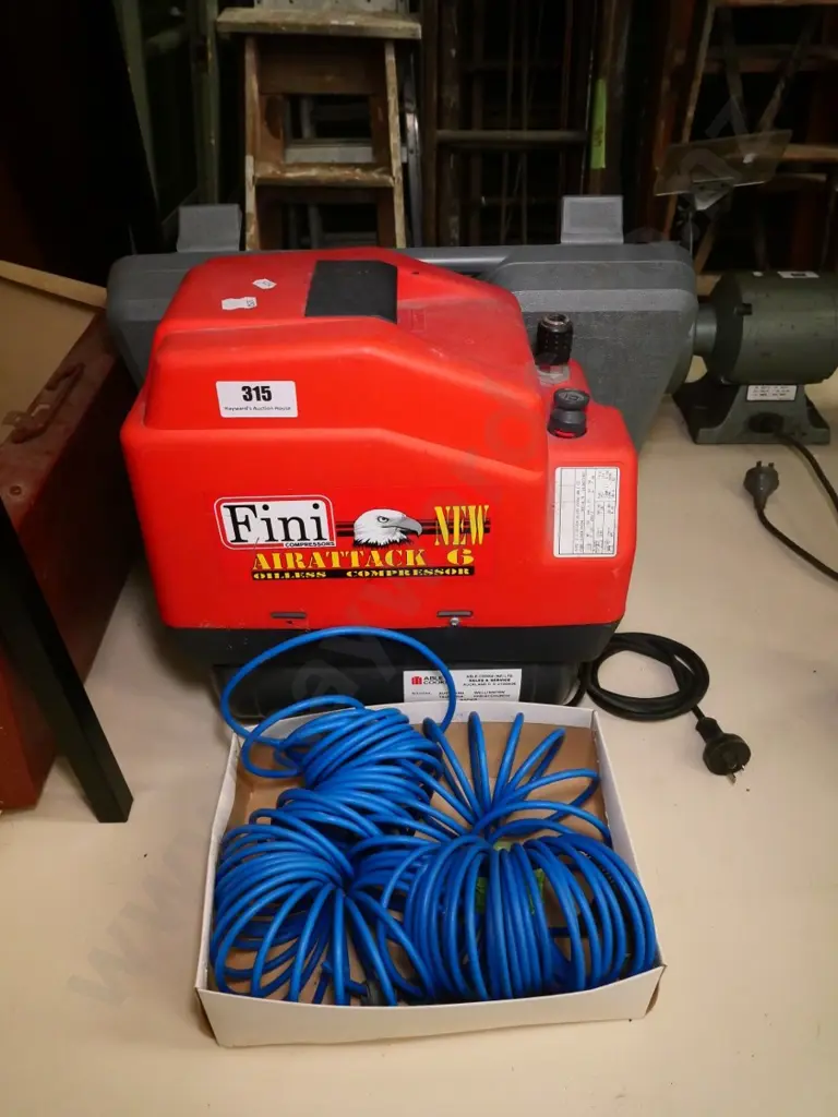small oil-less air compressor Image 1++