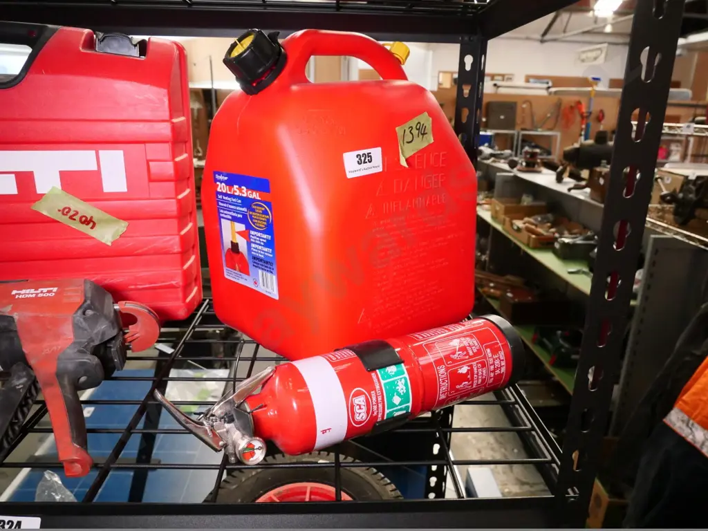 20l petrol container and a fire extinguisher Image 1++