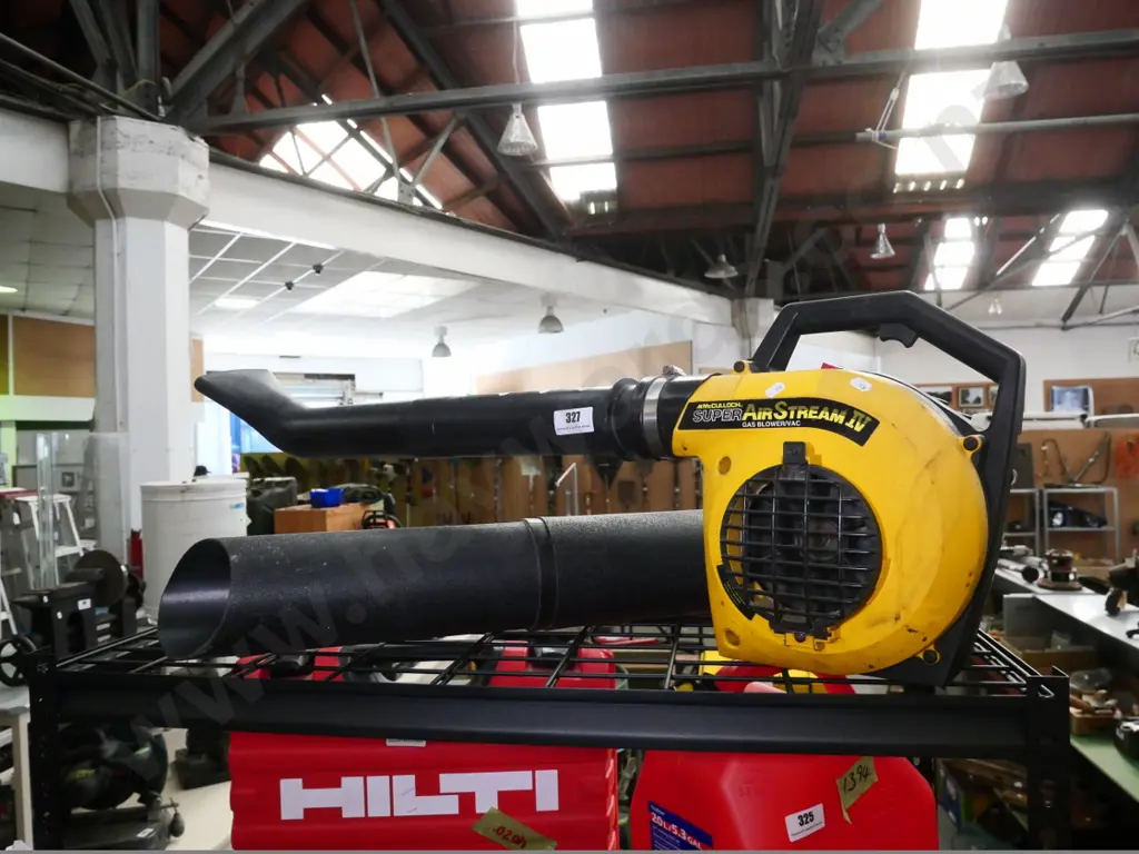 McCulloch 2-stroke leaf blower Image 1++