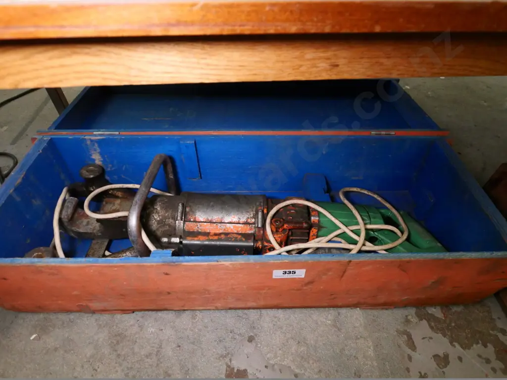 heavy duty electric metal bender in wooden case Image 1++