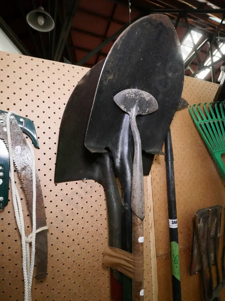 2 shovels and a aeroplane hoe Image 1++