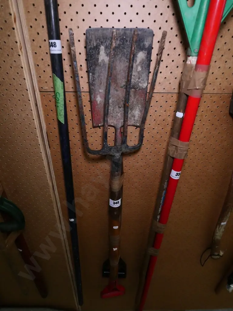 garden fork and shovel Image 1++