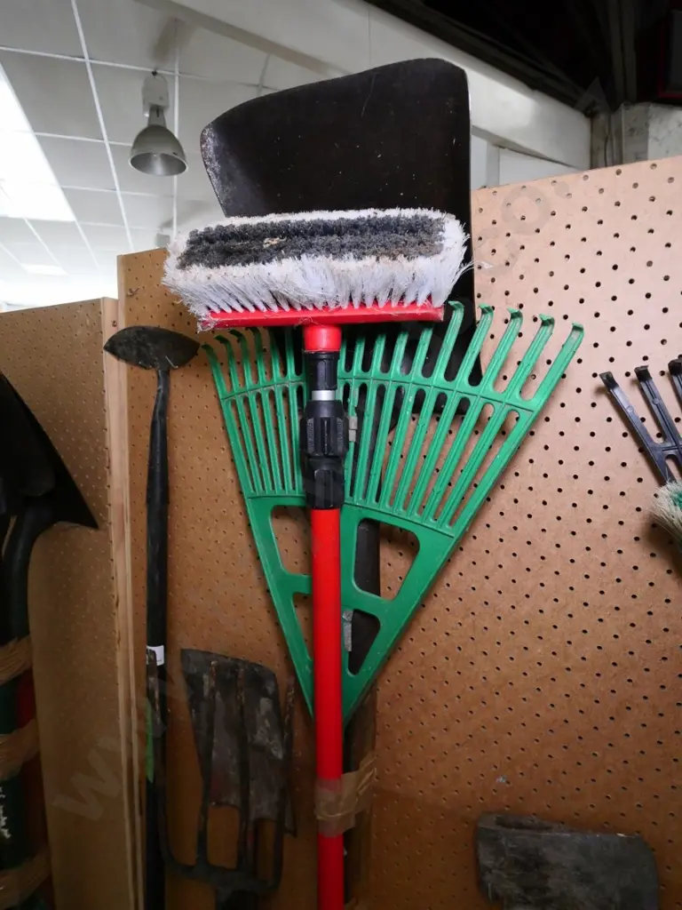 shovel, grass rake, telescopic window brushes Image 1++