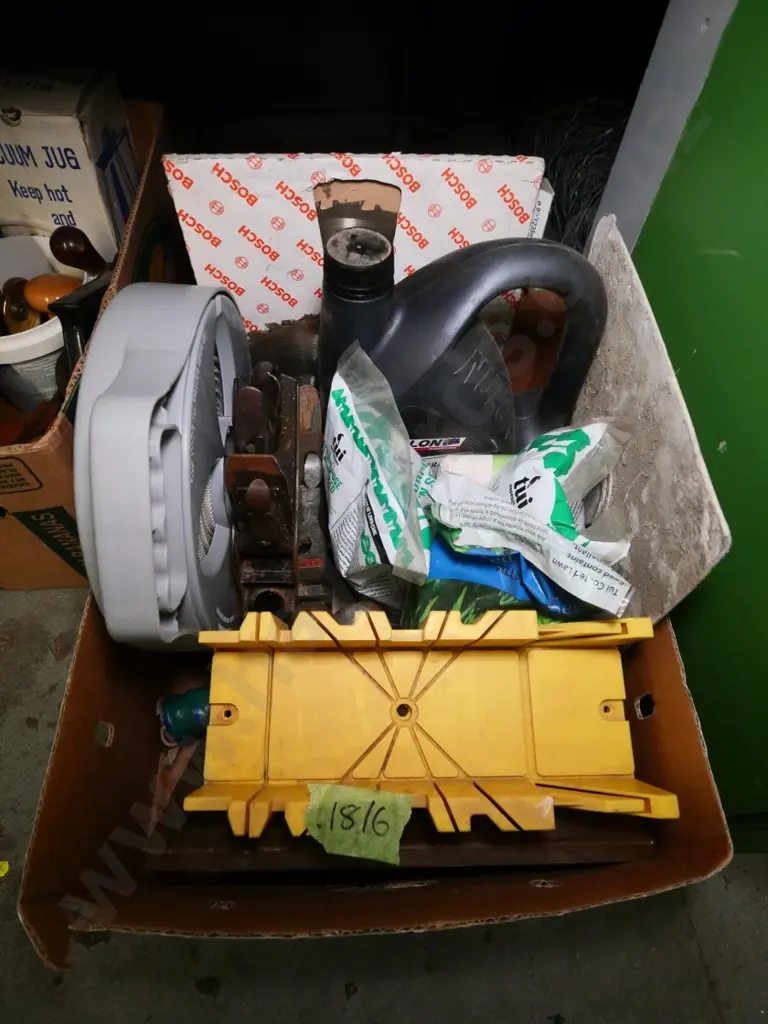 box of saw blades, mitre box, hand planes, etc. Image 1++