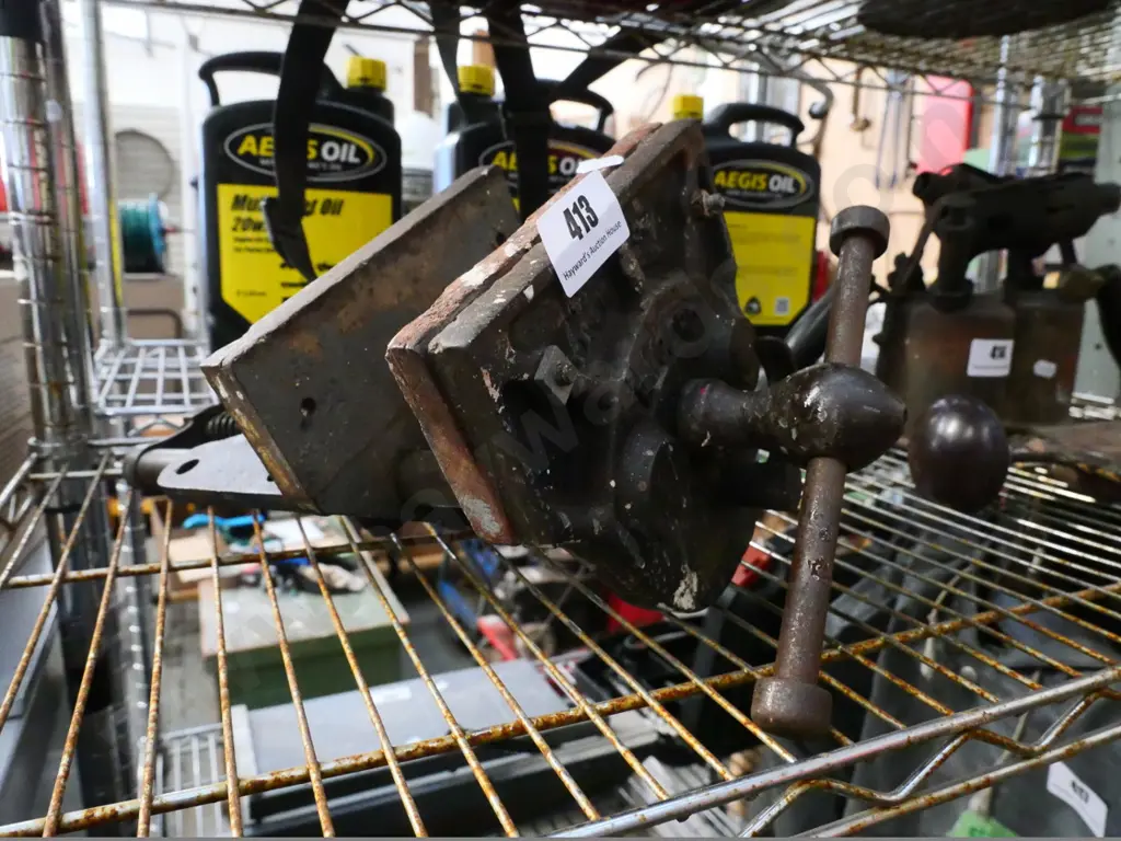 vintage Record No. 52 workworking vise Image 1++