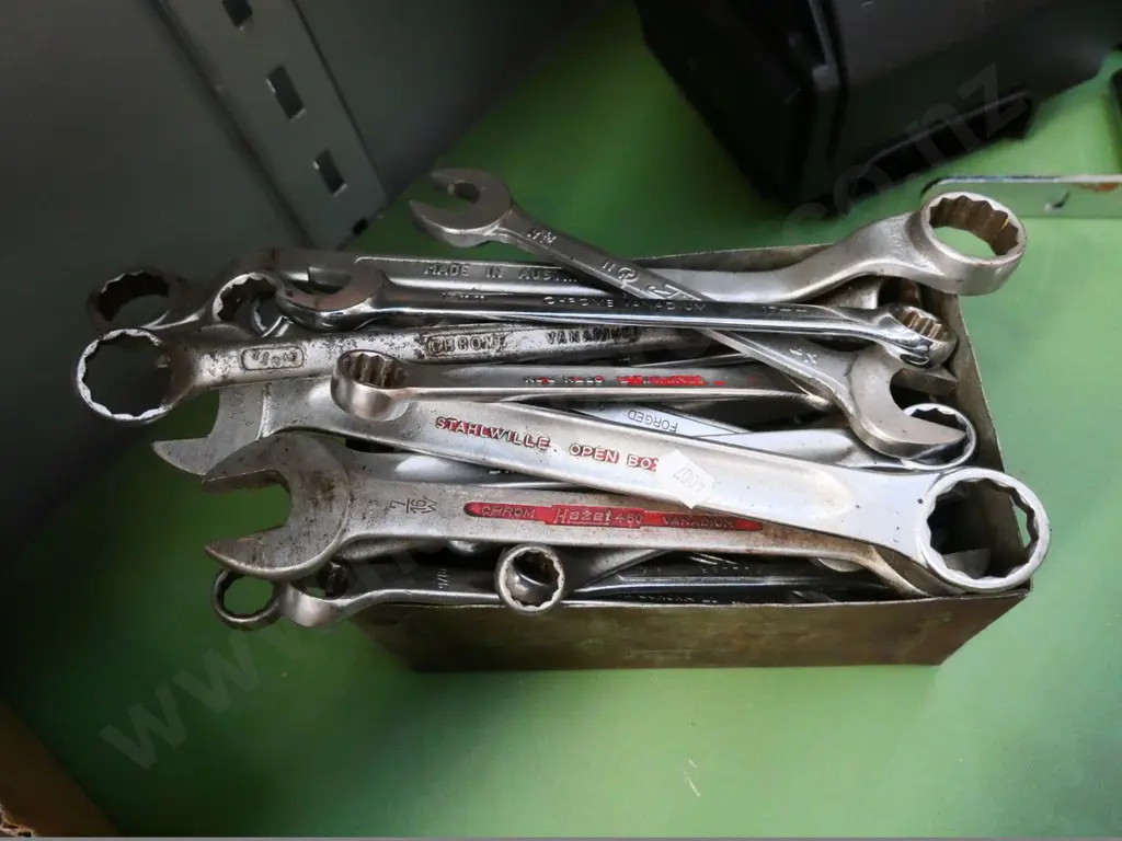 box of open-end and ring spanners Image 1++