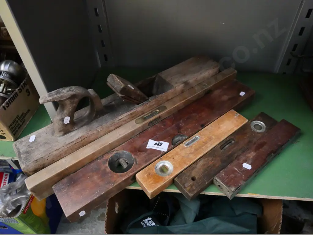 vintage wood-plane and 5 wooden levels Image 1++