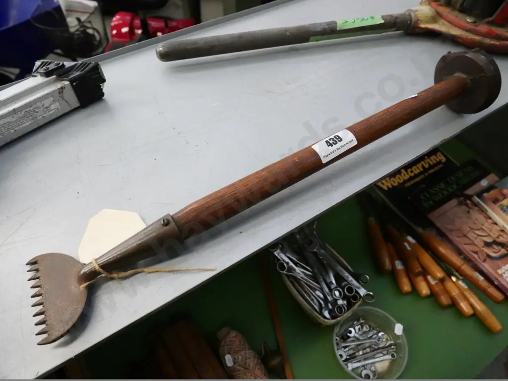 vintage carpet laying tool Image 1++