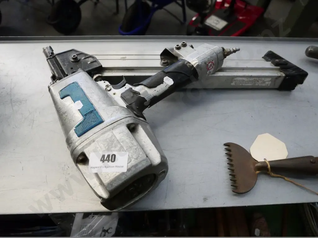 Makita compressed air nail gun Image 1++