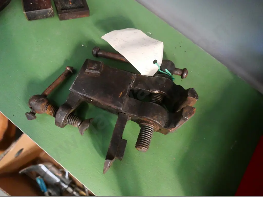 vintage hand-forged hobby vise Image 1++