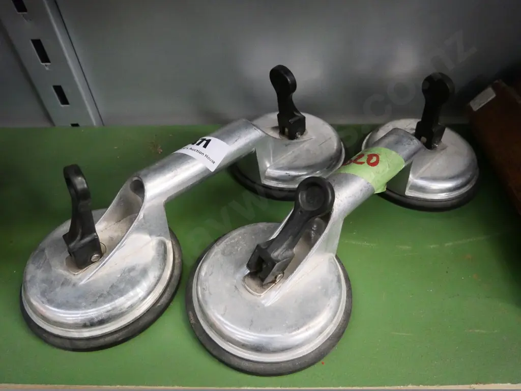pair of glazer's handle suction cups Image 1++